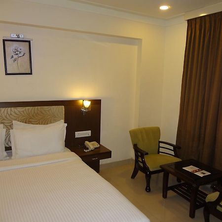 Hotel Budhil Park ヴィシャーカパトナム エクステリア 写真