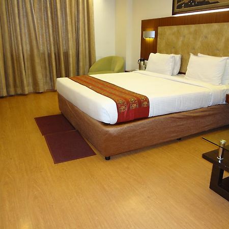 Hotel Budhil Park ヴィシャーカパトナム エクステリア 写真