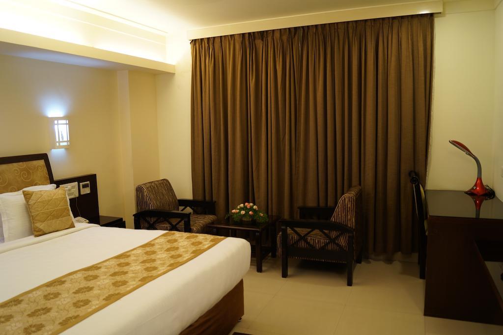 Hotel Budhil Park ヴィシャーカパトナム 部屋 写真