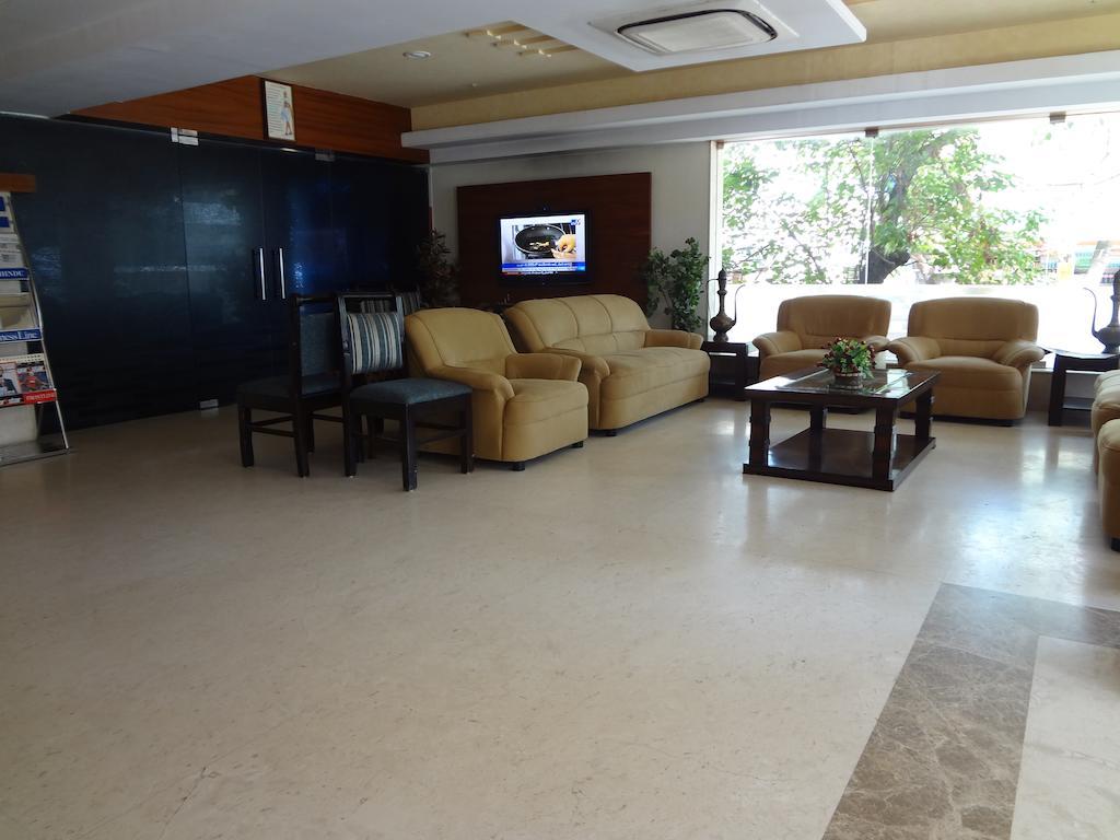 Hotel Budhil Park ヴィシャーカパトナム エクステリア 写真