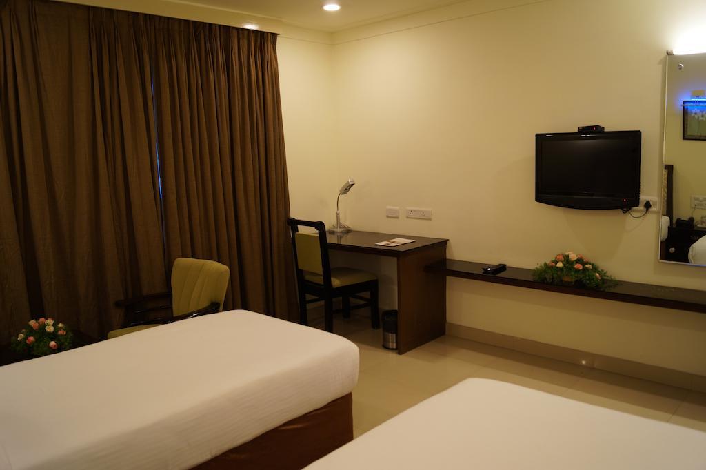 Hotel Budhil Park ヴィシャーカパトナム エクステリア 写真