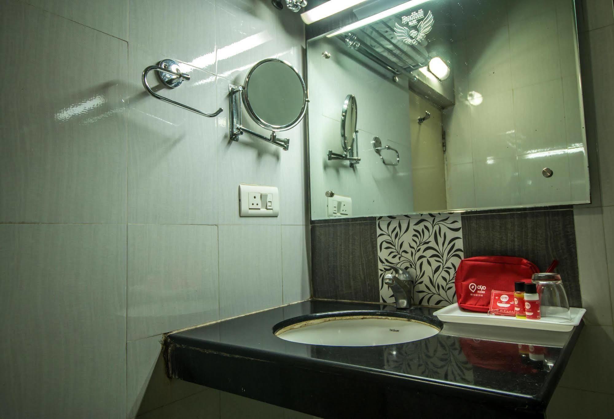 Hotel Budhil Park ヴィシャーカパトナム エクステリア 写真