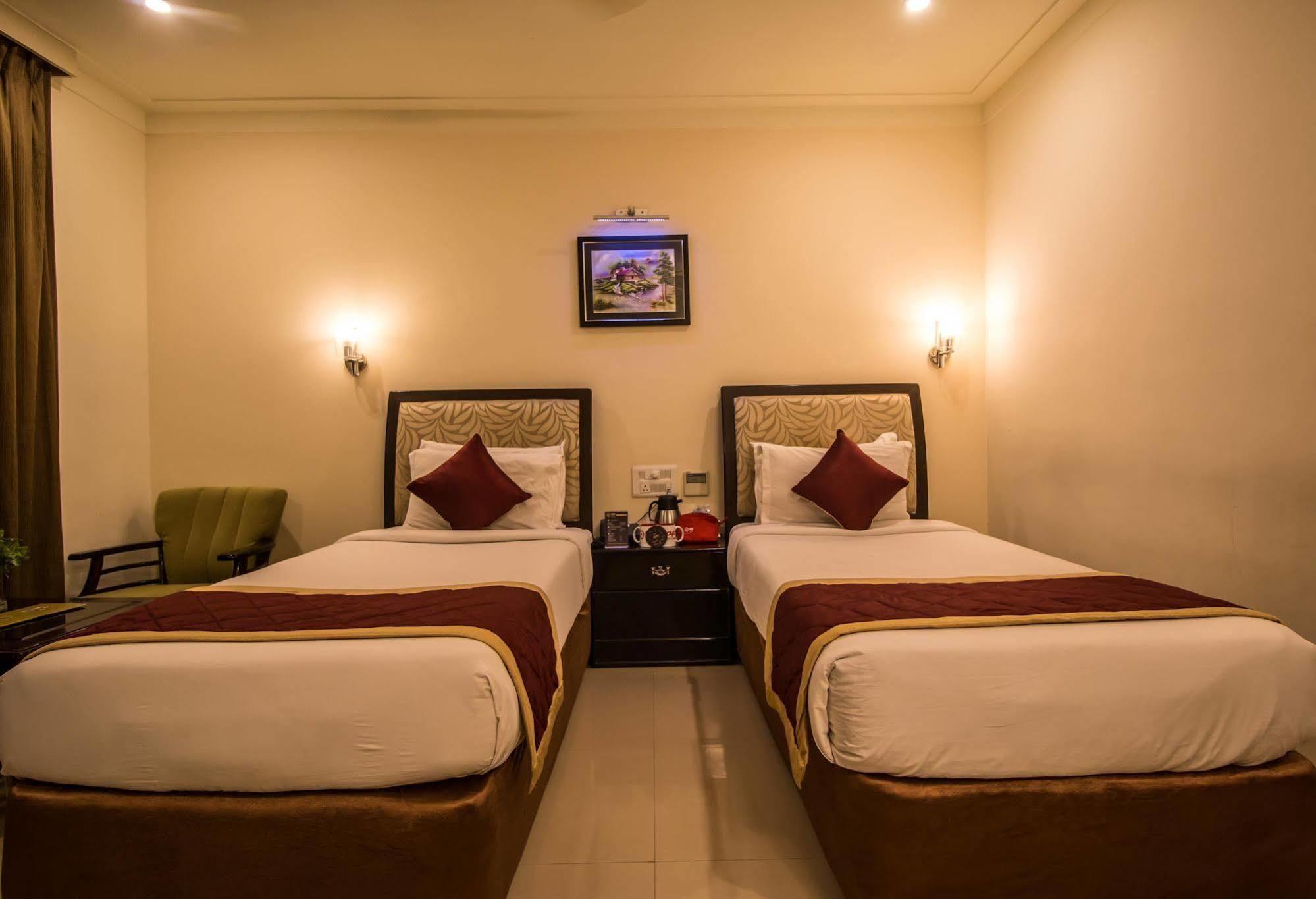 Hotel Budhil Park ヴィシャーカパトナム エクステリア 写真