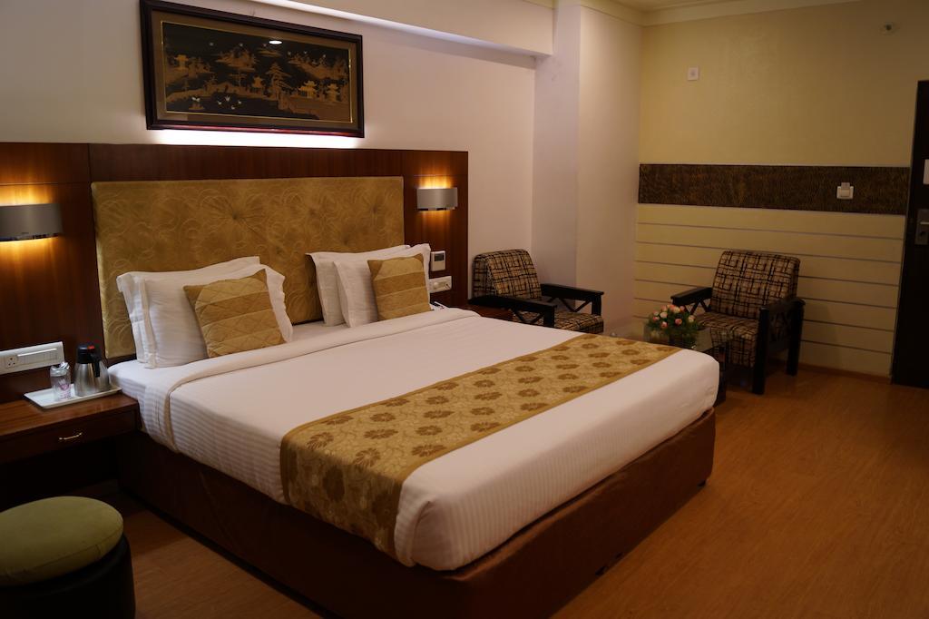 Hotel Budhil Park ヴィシャーカパトナム エクステリア 写真