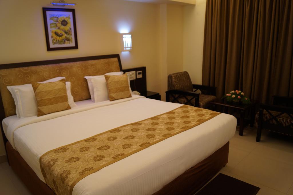 Hotel Budhil Park ヴィシャーカパトナム エクステリア 写真