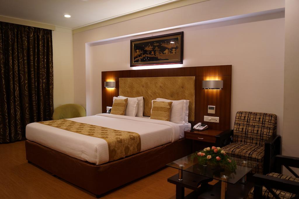 Hotel Budhil Park ヴィシャーカパトナム エクステリア 写真