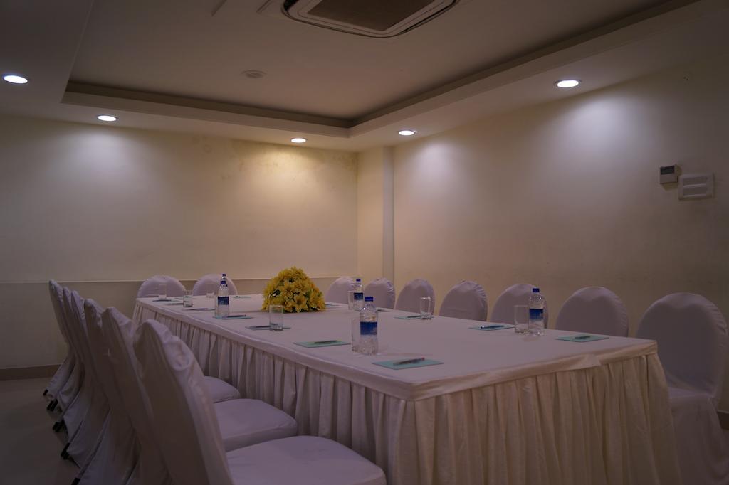 Hotel Budhil Park ヴィシャーカパトナム エクステリア 写真