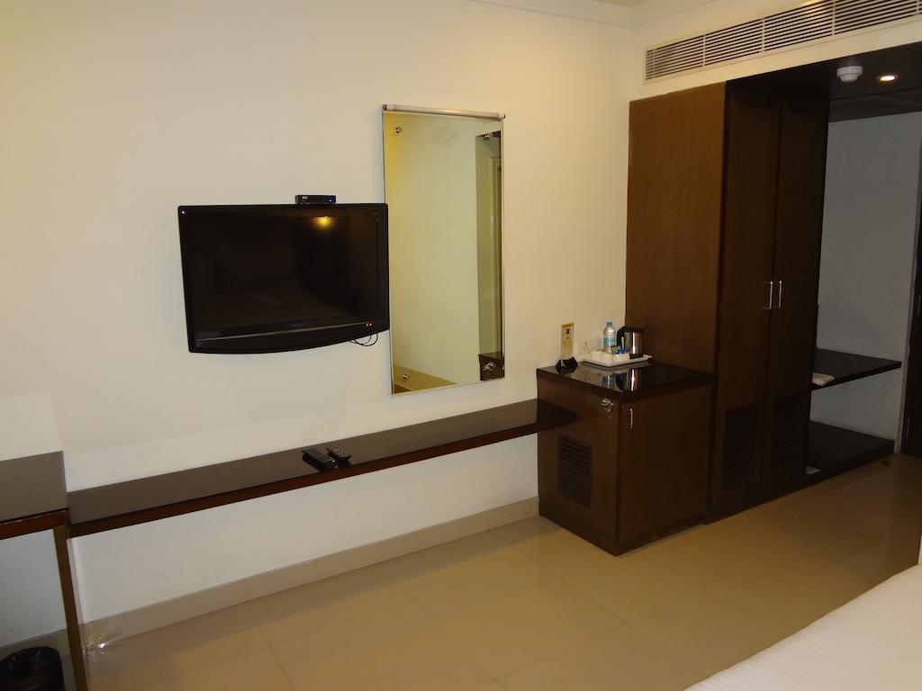 Hotel Budhil Park ヴィシャーカパトナム エクステリア 写真