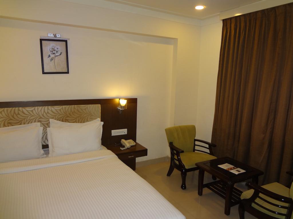 Hotel Budhil Park ヴィシャーカパトナム エクステリア 写真