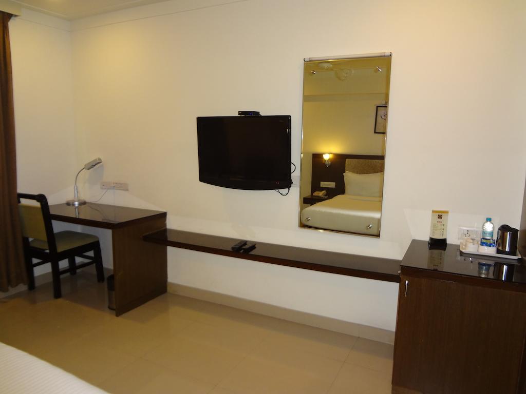 Hotel Budhil Park ヴィシャーカパトナム エクステリア 写真