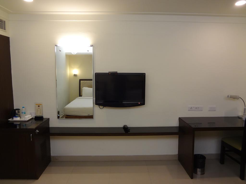 Hotel Budhil Park ヴィシャーカパトナム エクステリア 写真
