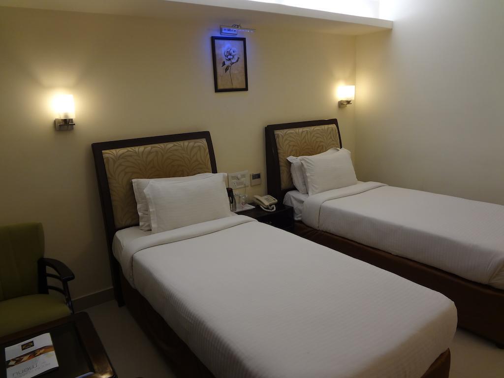 Hotel Budhil Park ヴィシャーカパトナム エクステリア 写真