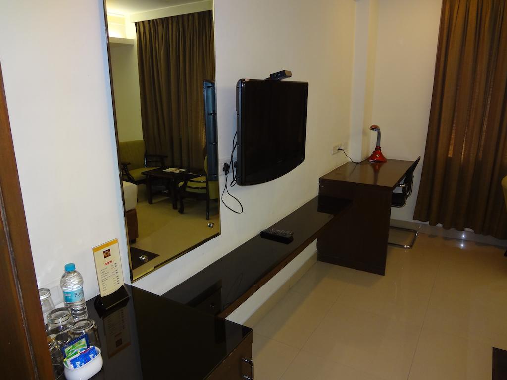 Hotel Budhil Park ヴィシャーカパトナム エクステリア 写真