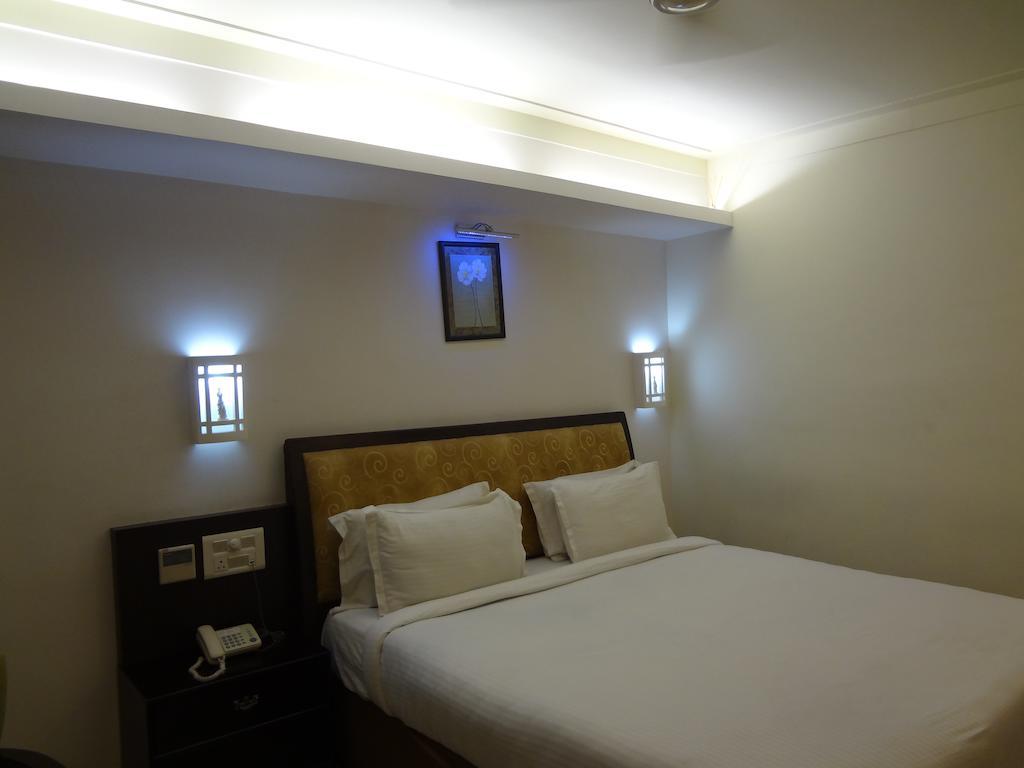 Hotel Budhil Park ヴィシャーカパトナム エクステリア 写真
