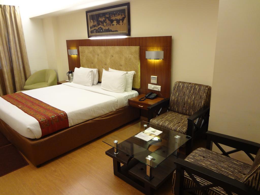 Hotel Budhil Park ヴィシャーカパトナム エクステリア 写真