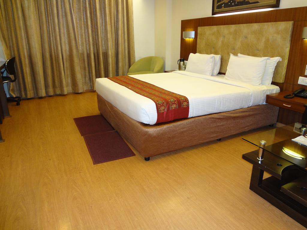 Hotel Budhil Park ヴィシャーカパトナム エクステリア 写真