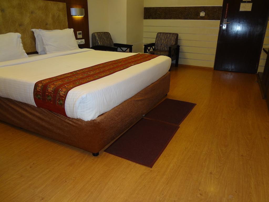 Hotel Budhil Park ヴィシャーカパトナム エクステリア 写真
