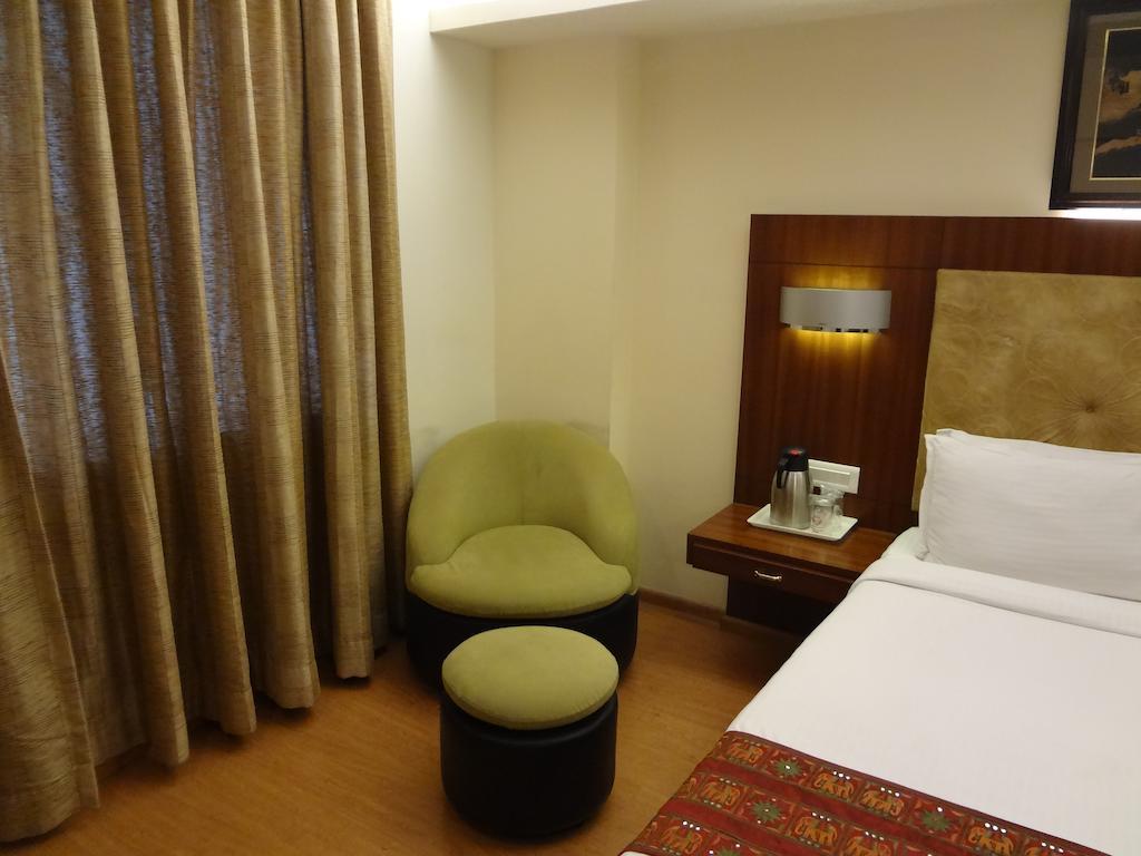 Hotel Budhil Park ヴィシャーカパトナム エクステリア 写真