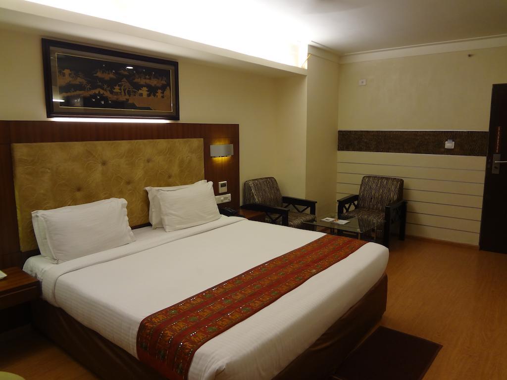 Hotel Budhil Park ヴィシャーカパトナム エクステリア 写真